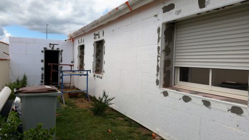 Détail du système de fixation des panneaux d’isolation thermique