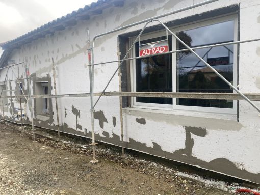 Installation d’isolant thermique extérieur sur façade de maison à Toulouse