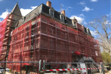 Façade de grand bâtiment rénovée